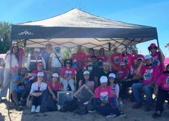 Realizan recolección de residuos en la playa La Posada en La Paz