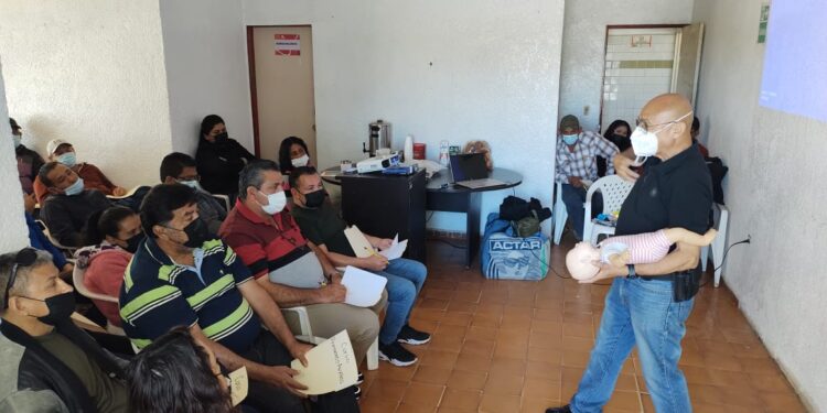 Reciben trabajadores del rastro municipal de La Paz Capacitación en Primeros Auxilios