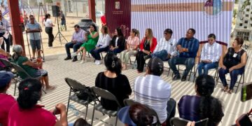 Familias de la colonia Leonardo Gastélum se benefician con apoyos asistenciales otorgados por el alcalde Oscar Leggs Castro