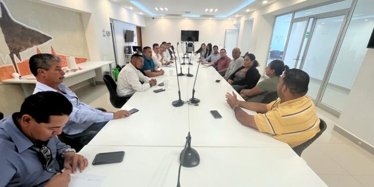 Continúa el equipo de OOMSAPAS Los Cabos en la búsqueda de alternativas para brindar el servicio de agua potable a las colonias que no tienen red