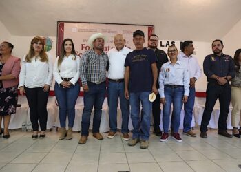 Gobierno de Los Cabos y de BCS fortalecen acciones para impulsar el bienestar de la población; entregan apoyos económicos en Miraflores