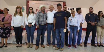 Gobierno de Los Cabos y de BCS fortalecen acciones para impulsar el bienestar de la población; entregan apoyos económicos en Miraflores