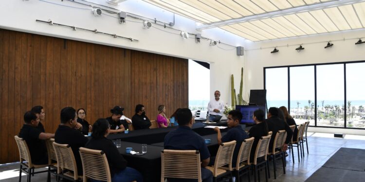 Personal de la Dirección de Cultura del Agua imparte conferencias al sector hotelero de Los Cabos