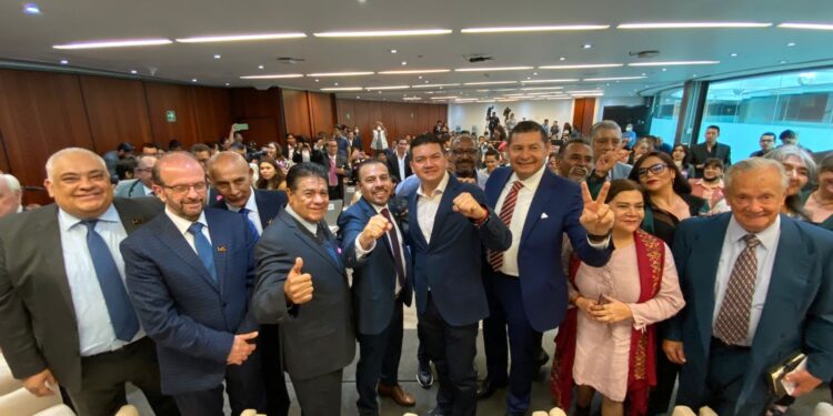 Respaldan periodistas deportivos iniciativas del senador Ricardo Velázquez; finaliza con éxito primer foro