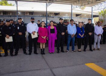 Reconocen y entregan nombramientos a Policías destacados de Los Cabos