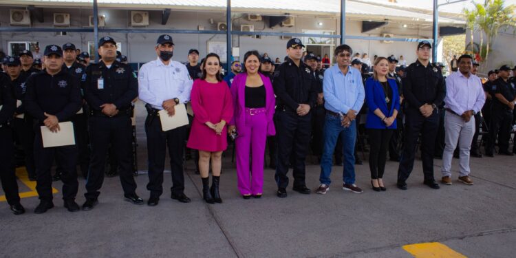 Reconocen y entregan nombramientos a Policías destacados de Los Cabos