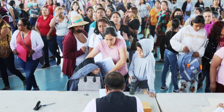 Gobierno de Los Cabos entrega estímulos económicos a 1 mil 569 estudiantes de CSL