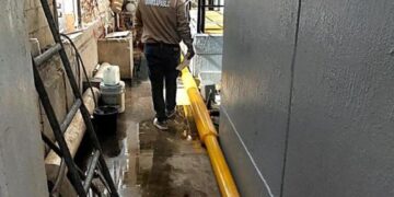 Para evitar taponamientos en la red de alcantarillado, OOMSAPAS Los Cabos exhorta a los comercios a mantener sus trampas de grasa