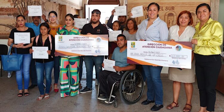 Ratifica Gobierno de Los Cabos el compromiso con la transformación y asistencia social; se benefician 17 personas con la entrega de apoyos económicos