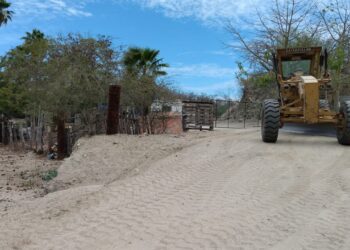 Avanza a un 80% la rehabilitación de caminos en la zona rural