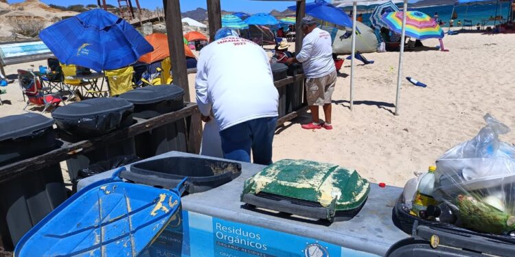 Continúa Zofemat Los Cabos con la recolección de residuos sólidos en las playas