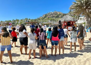 DIF Los Cabos presente en el festejo del “Día de la Niñez” de la asociacion civil Cabo Blessings