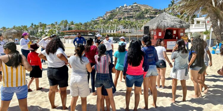 DIF Los Cabos presente en el festejo del “Día de la Niñez” de la asociacion civil Cabo Blessings