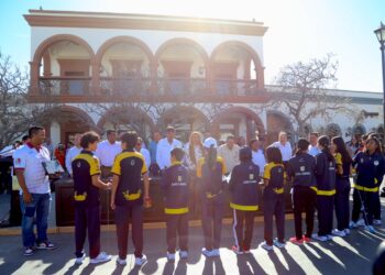 Entrega Gobierno de Los Cabos material deportivo a atletas de esgrima