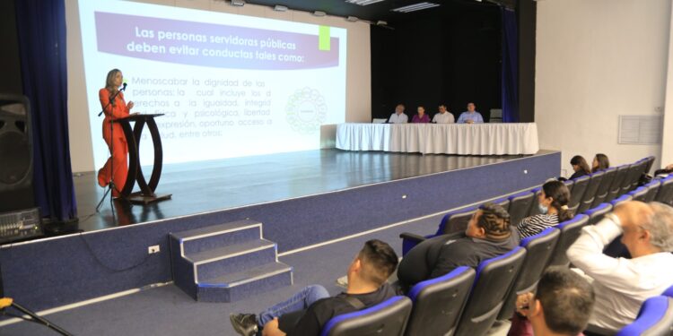 Personas servidoras públicas del Ayuntamiento de Los Cabos refuerzan valores y principios a través del Código de Ética