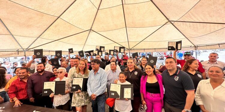 ¡Justicia laboral para trabajadores de Los Cabos! Hace entrega alcalde Oscar Leggs Castro de 35 bases sindicales