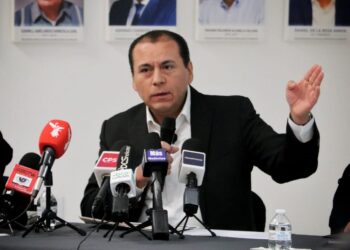 Las investigaciones científicas y jurídicas efectuadas por la trilogía de la investigación de la PGJE las últimas semanas, resolvieron delitos de alto impacto registrados en la entidad, informó hoy el procurador de justicia, Daniel de la Rosa Anaya, en conferencia de prensa, asegurando que los probables responsables de los hechos se encuentran ya vinculados proceso y en prisión preventiva.