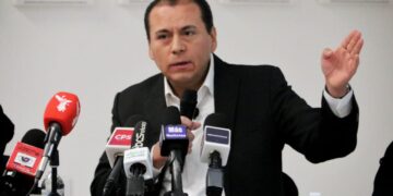 Las investigaciones científicas y jurídicas efectuadas por la trilogía de la investigación de la PGJE las últimas semanas, resolvieron delitos de alto impacto registrados en la entidad, informó hoy el procurador de justicia, Daniel de la Rosa Anaya, en conferencia de prensa, asegurando que los probables responsables de los hechos se encuentran ya vinculados proceso y en prisión preventiva.