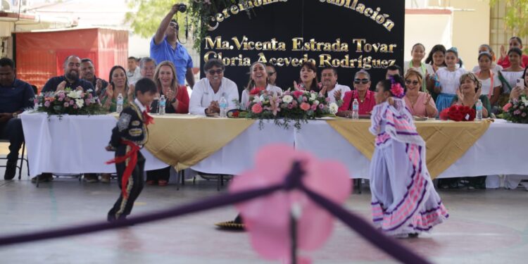 ‘’En el Gobierno de Los Cabos, las y los maestros siempre tendrán un aliado’’:&nbsp; alcalde Osar Leggs Castro