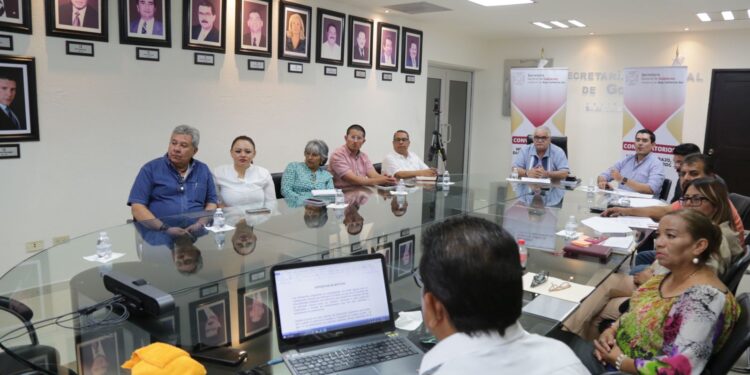 La Comisión Permanente de Cultura y Artes, presentó a los 5 Ayuntamientos de BCS la iniciativa de ley para Artesanos