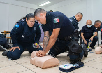 Certifica en primeros auxilios a personal de la Policía Municipal de La Paz