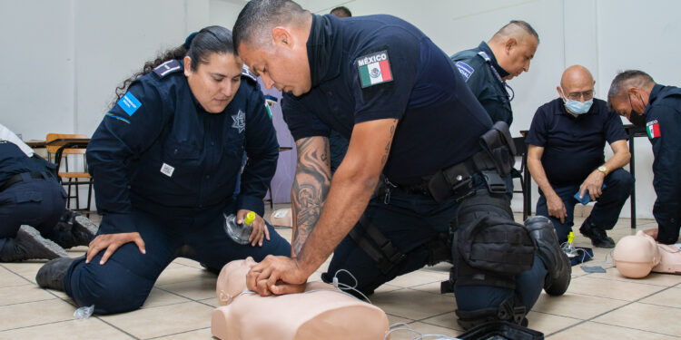 Certifica en primeros auxilios a personal de la Policía Municipal de La Paz
