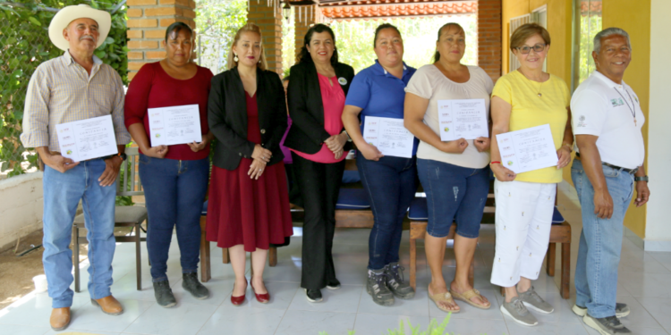 Concluye Curso de Administración de Pequeños Negocios en San Pedro