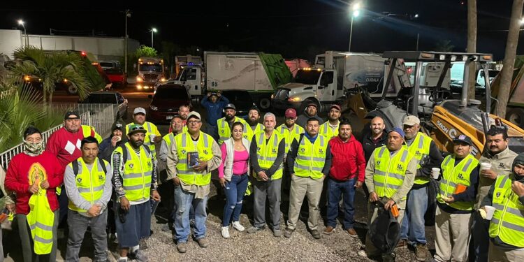 Entrega Servicios Públicos material operativo al personal de recolección