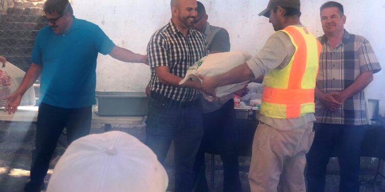 Entrega Servicios Públicos uniformes a personal de barrido manual zona Centro