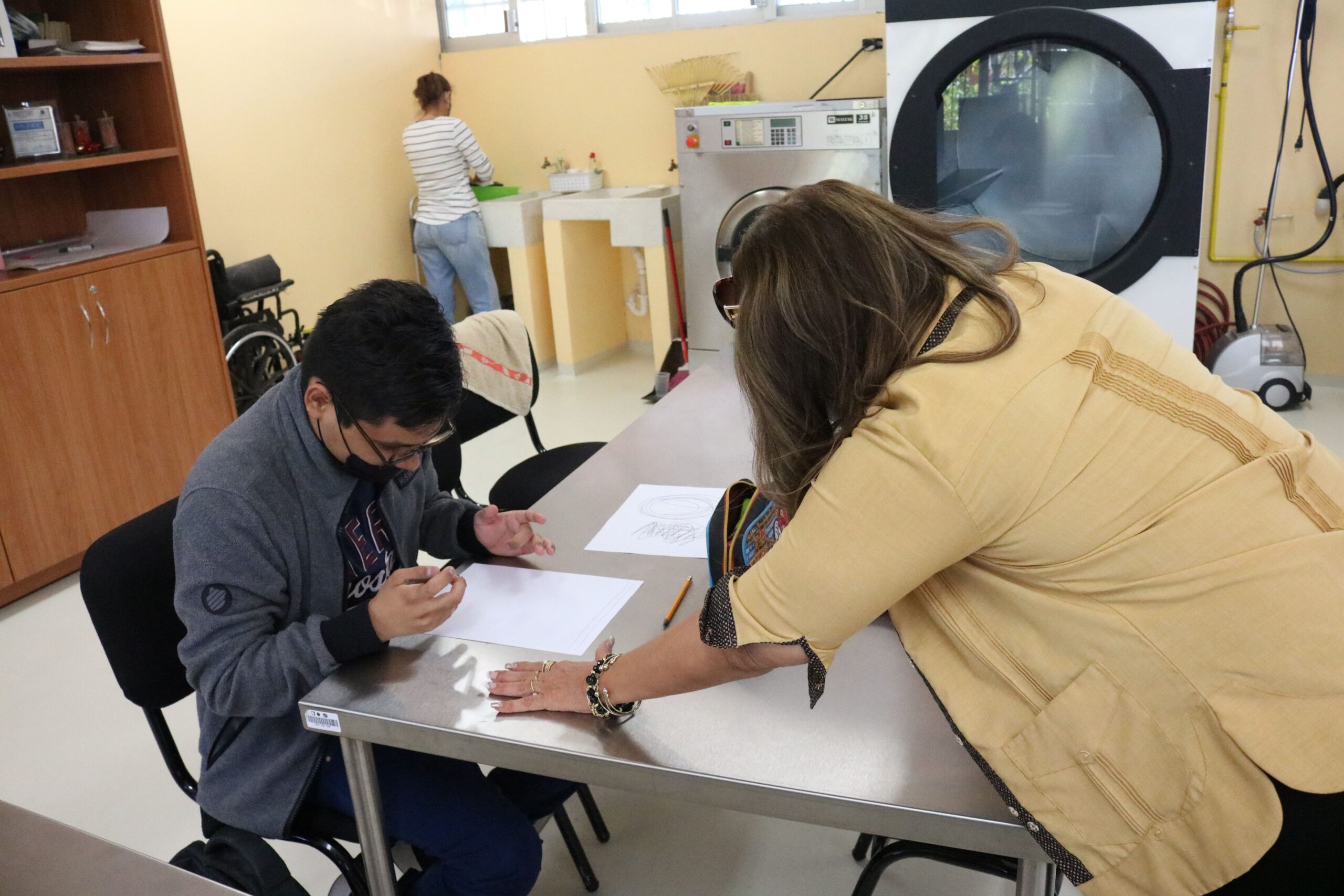 1,093 ALUMNOS CON AUTISMO ATIENDEN CAM EN BCS