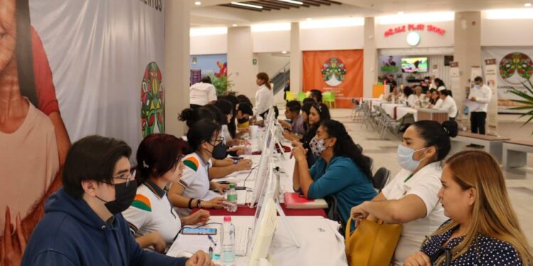 Gobierno del Estado acerca oportunidades de empleo a través de Módulos Itinerantes