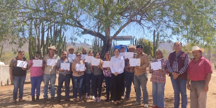 LLEVA GOBIERNO DEL ESTADO, CAPACITACIÓN EMPRESARIAL A EJIDO EL ROSARIO