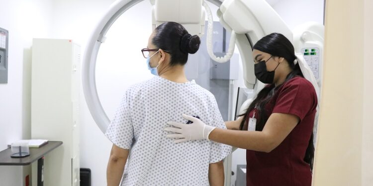 GOBIERNO ESTATAL HA FORTALECIDO DETECCIÓN TEMPRANA DEL CÁNCER DE MAMA EN LOS CABOS
