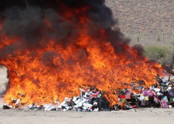 ENCABEZA MESA DE SEGURIDAD ACTO DE INCINERACIÓN DE NARCÓTICOS