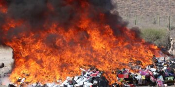 ENCABEZA MESA DE SEGURIDAD ACTO DE INCINERACIÓN DE NARCÓTICOS