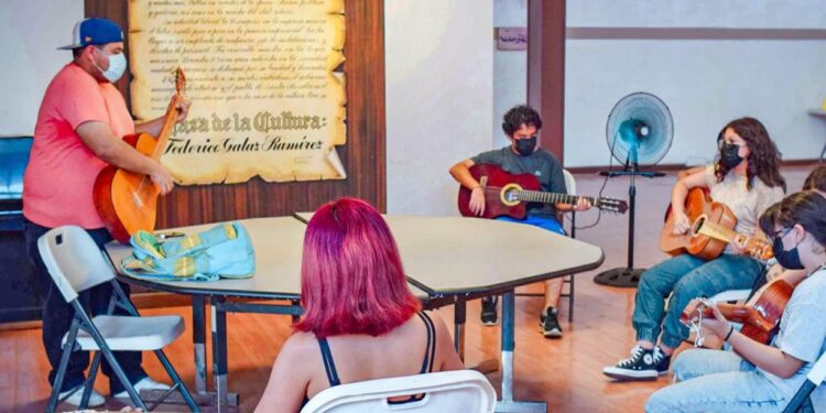 CONTINUAN TALLERES Y ACTIVIDADES PERMANENTES EN LA CASA DE LA CULTURA Y BIBLIOTECA MUNICIPAL