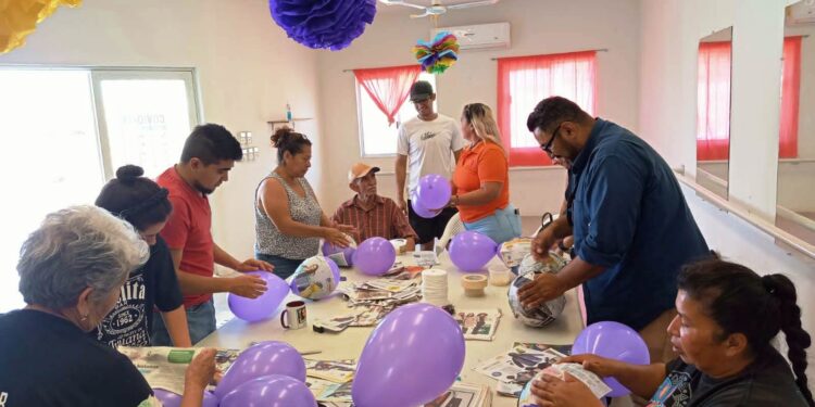 Imparten el Segundo Taller de Piñatas para personas con discapacidad en La Fuente