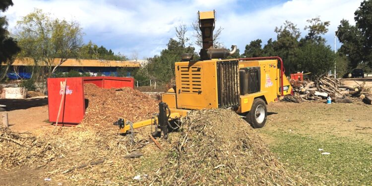 Reactivan el programa “Manos a la Tierra” tras finalizar el mantenimiento de máquina trituradora