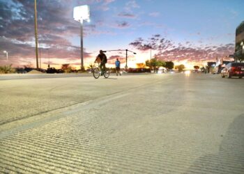 Realiza Alcaldesa recorrido de supervisión en obra de pavimentación del bulevar Pino Pallas