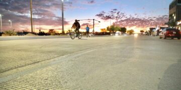 Realiza Alcaldesa recorrido de supervisión en obra de pavimentación del bulevar Pino Pallas