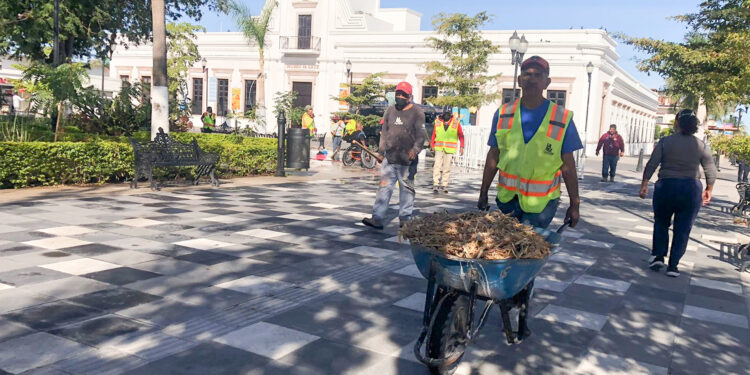 Realiza Servicios Públicos trabajos en el Jardín Velasco