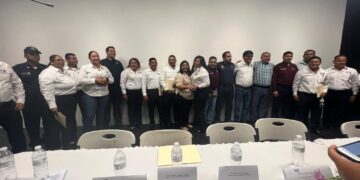 LA UNION ES LA CONCORDANCIA DE VOLUNTADES Y ESFUERZOS, PEROREFIERE AL PODER QUE ALCANZAN LAS PERSONAS CUANDO TRABAJAN ENCONJUNTO PARA ALCANZAR OBJETIVOS EN COMUN Y QUE MEJOR CUANDO LAUNION SE BASA EN SUS POLICIAS Y LA SEGUNDAD PÚBLICA DEL MUNICIPIO DELOS CABOS.Iniciemos este evento con los honores a nuestra bandera y la entonación de nuestrohimno nacional y estatal.