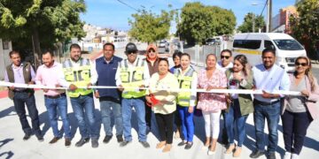 Entrega alcalde Oscar Leggs Castro la obra de pavimentación del bulevar de la colonia Hojazen en CSL