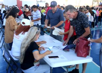 Realiza Gobierno de Los Cabos pago del bono a maestras y maestros de CSL
