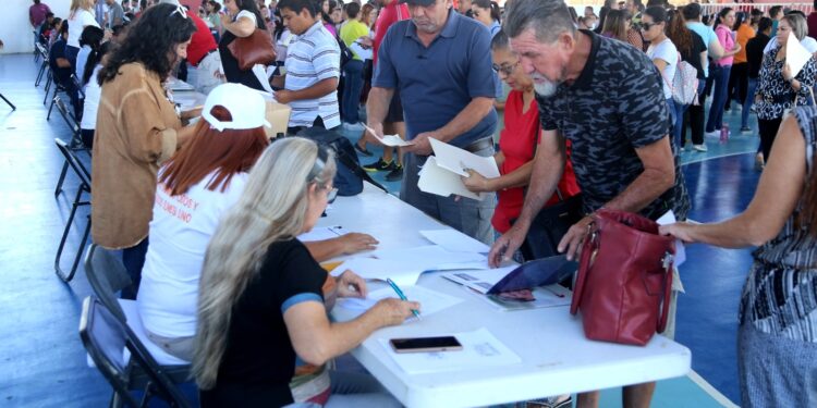 Realiza Gobierno de Los Cabos pago del bono a maestras y maestros de CSL