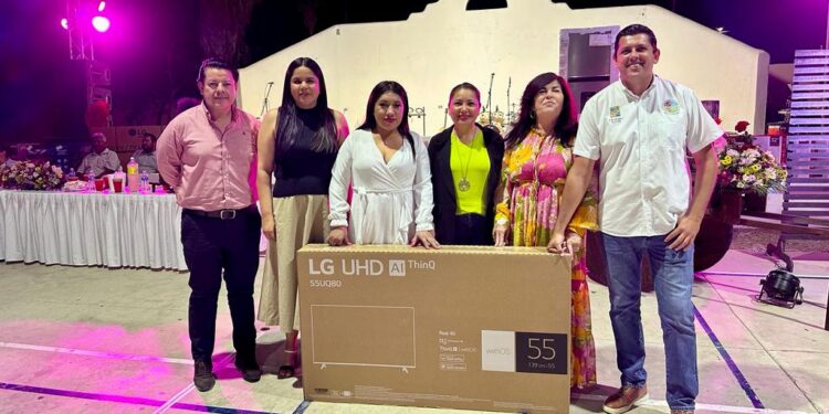 Con el festival en La Ribera, inician las celebraciones del DIF Los Cabos por el Día de las Madres