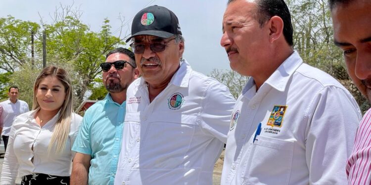 Supervisa alcalde Oscar Leggs Castro el avance de la pavimentación integral de la Ampliación Guadalupe Victoria en Santiago