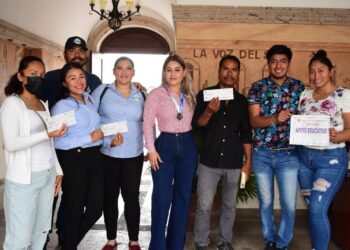 Gobierno de Los Cabos está para atender y dar respuesta a las necesidades de la población; se benefician 21 personas con la entrega de apoyos económicos