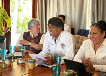 Dando seguimiento al tema de movilidad, se reúne alcalde Oscar Leggs Castro con colonos de El Médano