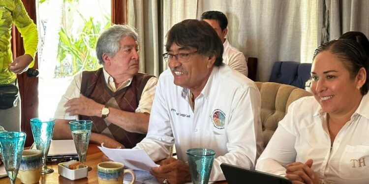 Dando seguimiento al tema de movilidad, se reúne alcalde Oscar Leggs Castro con colonos de El Médano